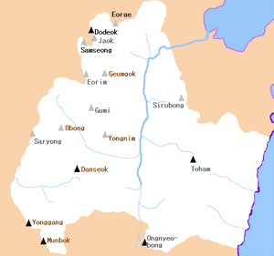 Principal mountains and drainage patterns of Gyeongju.  Mountains of 500&ndash;700 m are in gray, those taller than 700 m in black.