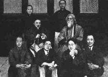 Tagore (center, at right) visits with academics at Tsinghua University (清華大學) during an extended journey to China in 1924. (泰戈尔在清华大学讲学).