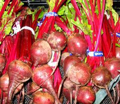 A selection of beets (beetroot) at a grocery store